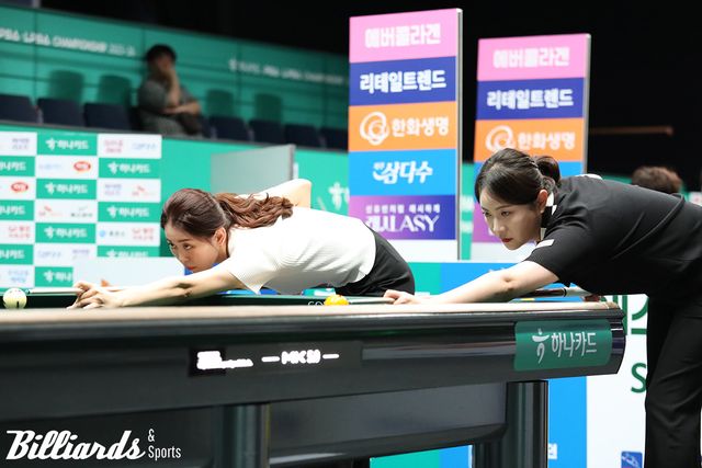 최지민과 김민아의 32강전 뱅킹 장면.