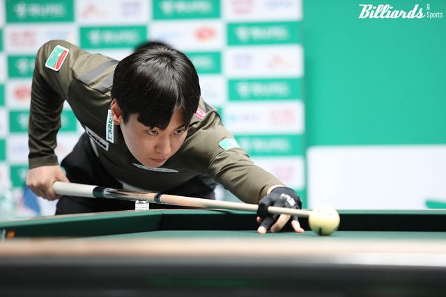 세트스코어 2-1에서 2-2 직전에 14:15로 4세트를 패한 신정주.