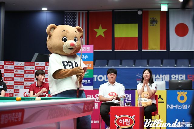 PBA 팀리그 미디어데이에서 처음 모습을 공개한 PBA 마스코트 빌리베어.