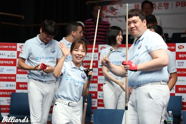 우리금융캐피탈은 세트스코어 2-1에서 선지훈과 김민영이 4세트 혼합복식을 따내 3-1로 앞서며 승리가 유력했다.