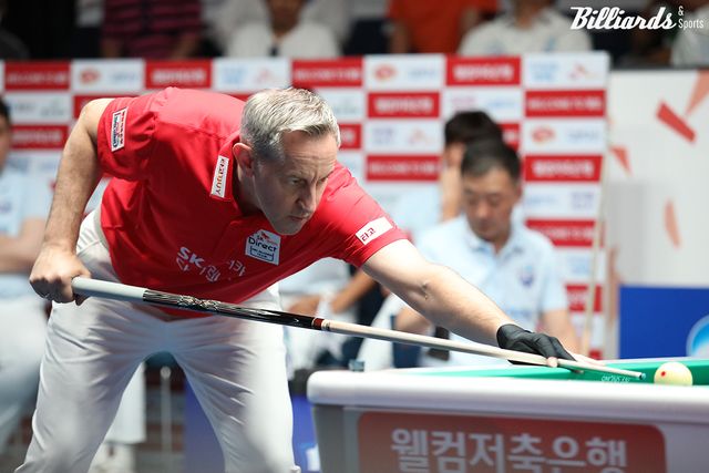 세트스코어 1-3의 대위기에서 5세트를 승리한 SK렌터카 에디 레펀스(벨기에)