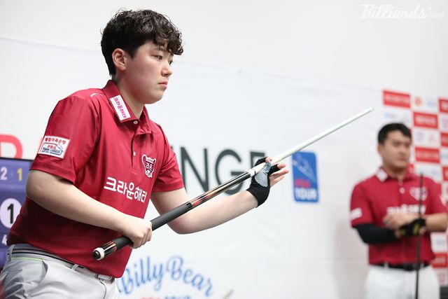 크라운해태 백민주는 2세트와 4세트 복식전을 모두 승리로 이끌어 크라운해태의 압승을 견인했다.