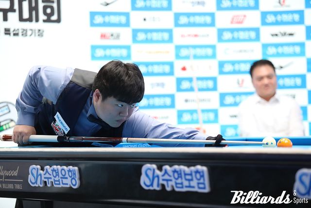 결승전에서 류현중과 대결 중인 조명우.