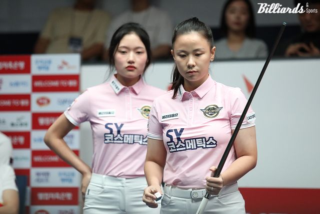 에스와이 2세트 여자복식에 한지은과 함께 연이어 출전한 응우옌호앙옌니(베트남·오른쪽).