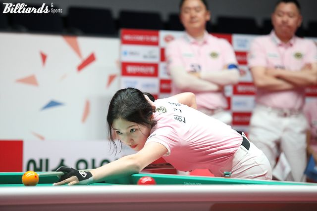 2세트 여자복식에서 하이런 9점 퍼펙트큐를 친 한지은(에스와이).