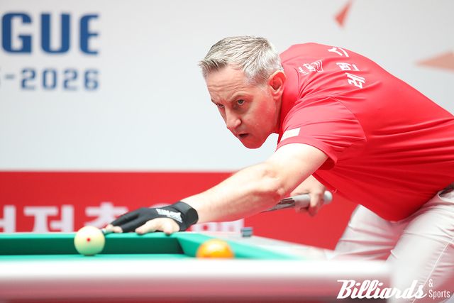 하이런 8점을 올리며 3이닝 만에 5세트를 차지하고 추격의 불씨를 살린 에디 레펀스(SK렌터카)