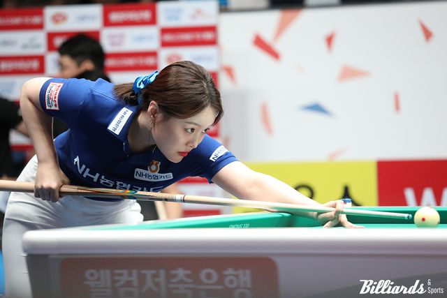 NH농협카드 김보미가 23일 벌어진 프로당구 PBA 팀리그 1라운드 2일 차 경기 크라운해태전에서 6세트에 퍼펙트큐를 더트리며 승리를 견인했다. 사진=고양/이용휘 기자