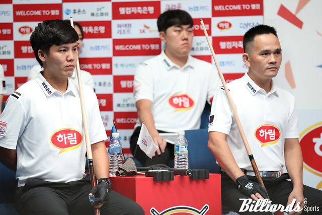 이틀 연속 1세트 남자복식에서 승리한 '베트남 듀오' 응우옌프엉린과 쩐득민(하림)