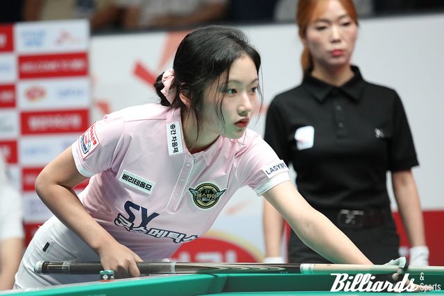 하나카드의 1세트 퍼펙트큐 공격을 2세트에서 퍼펙트큐 공격으로 막아낸 한지은. 사진=고양/이용휘 기자