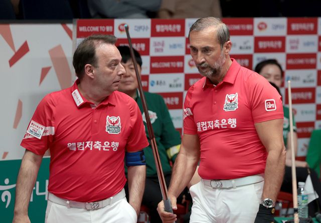 웰컴저축은행의 다니엘 산체스와 세미 사이그너.