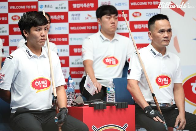 1세트 남자복식에서 4경기 연속 승리를 거둔 하림의 '베트남 듀오' 응우옌프엉린-쩐득민.