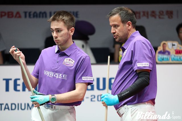 1세트 남자복식에서 호흡을 맞춘 하이원리조트의 '튀르키예 듀오' 부라크 하샤시와 륏피 체네트.