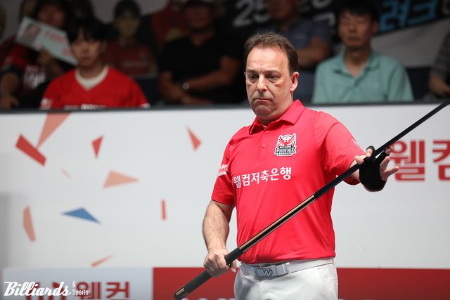 세트스코어 3-1로 앞서던 웰컴저축은행은 5세트 남자단식을 다니엘 산체스(웰컴저축은행)가 패하면서 7세트까지 승부가 이어졌다.