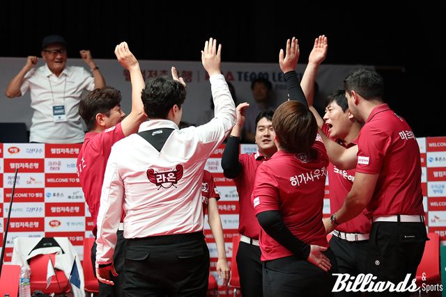 웰컴저축은행을 풀세트 접전 끝에 꺾은 크라운해태.