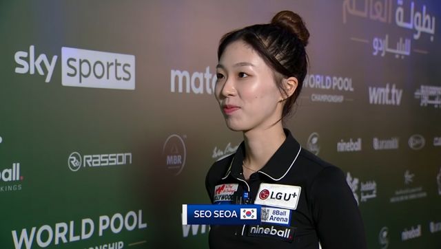 현지 언론과 인터뷰를 하는 서서아.