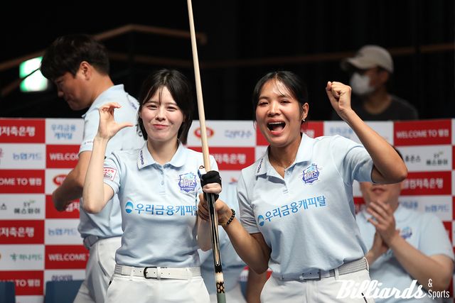 2세트에서 승리한 서한솔과 스롱 피아비(우리금융캐피탈)