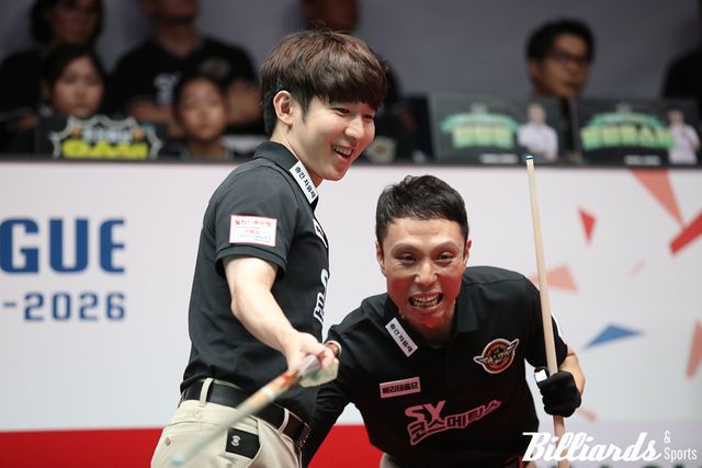 1세트에 호흡을 맞춘 모리 유스케와 최원준(에스와이).