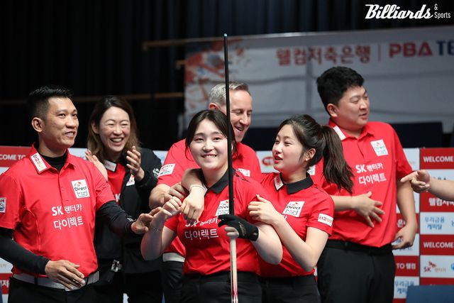 6세트를 승리하며 승부에 쐐기를 박은 강지은과 SK렌터카 선수들.&nbsp;&nbsp;사진=고양/이용휘 기자