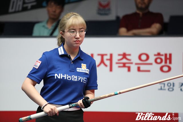 6세트 여자단식에서 한지은(에스와이)을 1점 차로 꺾고 승부를 3-3으로 되돌린 황민지(NH농협카드).