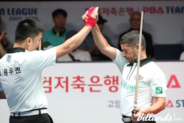 1세트부터 퍼펙트큐를 합작한 하나카드의 응우옌꾸옥응우옌(왼쪽)과 무라트 나지 초클루(오른쪽). 사진=고양/이용휘 기자