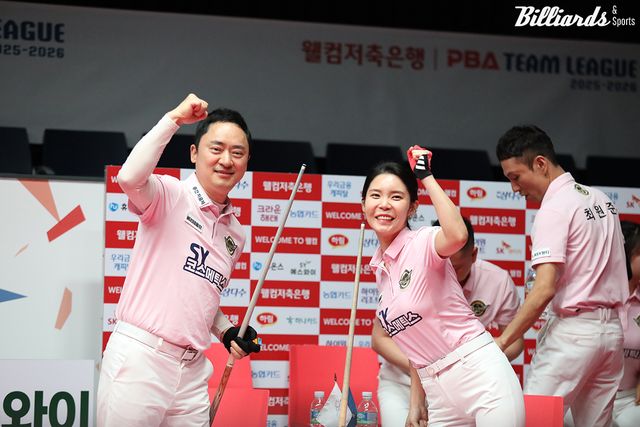에스와이가 28일 열린 PBA 팀리그 7일 차 경기에서 휴온스를 4-1로 꺾고 승점3을 획득했다. 사진은 4세트 혼합복식전을 승리한 황득희-이우경.&nbsp; 사진=고양/이용휘 기자
