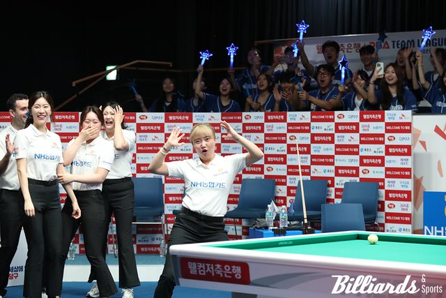 4연패에서 벗어난 NH농협카드의 황민지가 유쾌한 댄스 신고식으로 기쁨을 표출했다. 사진=고양/이용휘 기자