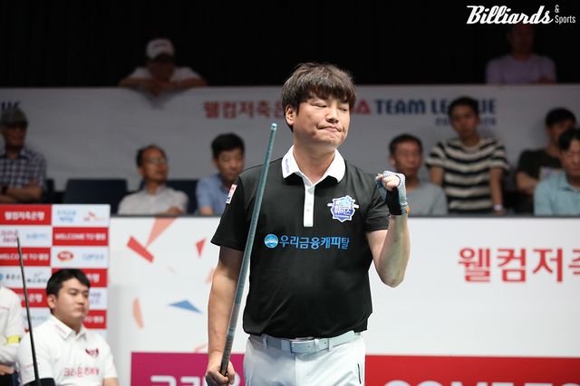 7세트서 승리를 거두며 우리금융캐피탈의 역전승을 견인한 강민구.