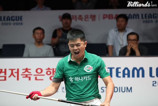 하나카드가 1라운드 막판 전날까지 선두를 달리던 SK렌터카를 밀어내고 1위 자리를 차지했다. 사진은 이날 1세트와 5세트를 승리한 응우옌꾸옥응우옌(베트남).&nbsp; 사진=고양/이용휘 기자