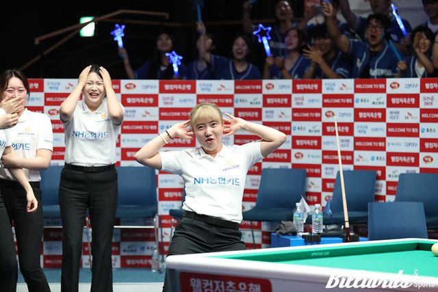 오랜만에 승리한 기쁨을 댄스로 승화시킨 황민지.