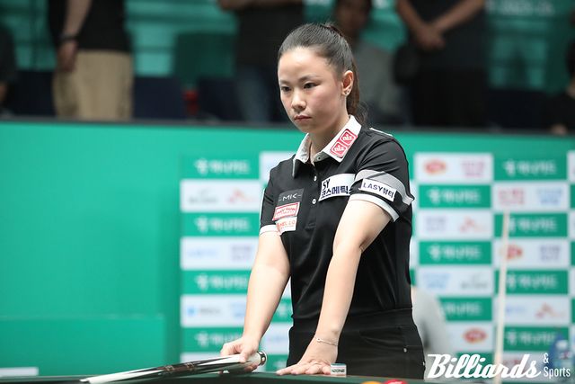 고민에 빠진 응우옌호앙옌니