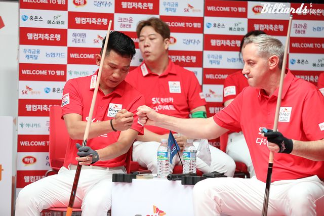 1세트 남자복식에서 승리를 거둔 응오딘나이(베트남)-에디 레펀스(벨기에).