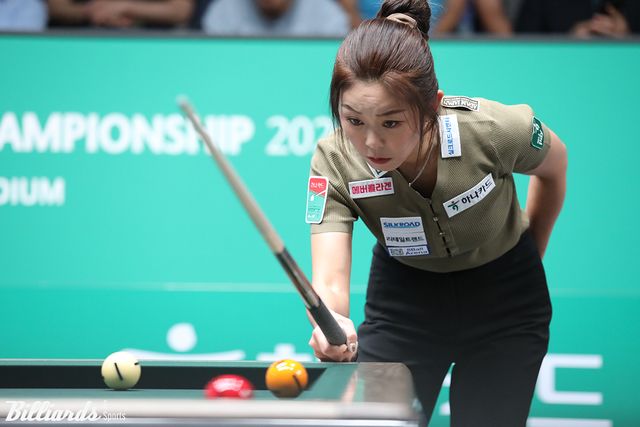 김가영은 1세트를 3이닝 만에 패한 뒤 2세트부터 애버리지 1점대에 육박하는 공격력을 앞세워 내리 세 세트를 따내 승리를 거뒀다.