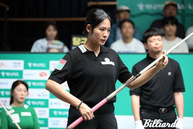 준결승전에서 김가영과 대결 중인 스롱 피아비.