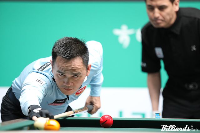 쩐득민(하림)이 PBA 복귀 두 번째 대회인 하나카드 챔피언십 16강전에서 베트남 유일 PBA 투어 우승자인 마민껌(NH농협카드)에게 하이런 15점 퍼펙트큐와 애버리지 2.813의 맹타를 휘둘러 세트스코어 3-0 승리를 거뒀다.&nbsp; 사진=고양/이용휘 기자