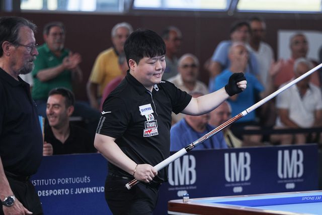 8강전에서 마지막 샷을 끝낸 조명우가 승리를 확신하는 모습을 보여주고 있다. 사진=SOOP 제공