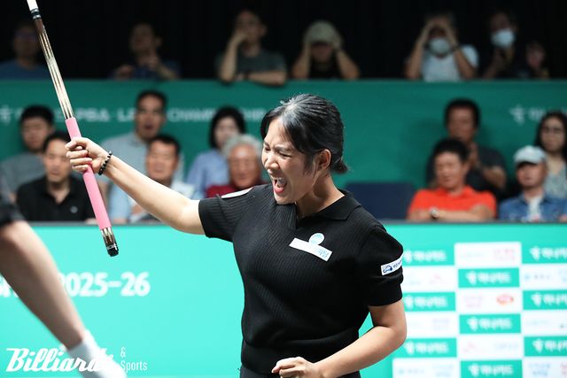 승리를 확신한 스롱 피아비가 포효하고 있다.&nbsp;