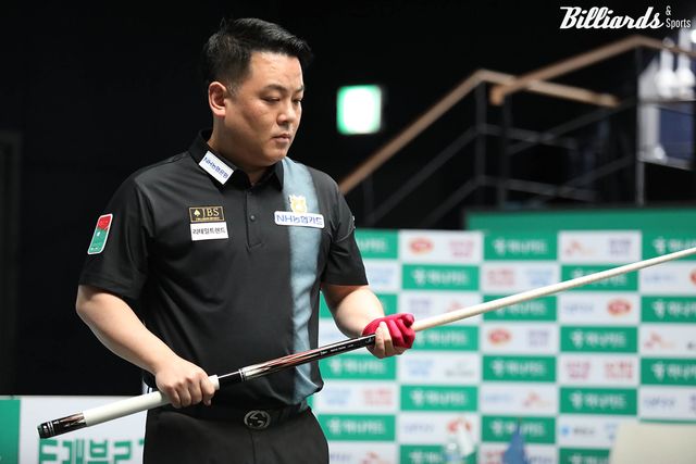 조재호는 잔 차파크(우리금융캐피탈)와 대결한 8강전에서 세트스코어 3-2로 어렵게 승리를 거두고 준결승에 진출했다.