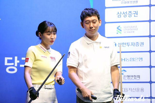 현대해상 선수와 한 팀을 이뤄 이벤트 복식 대결을 펼치고 있는 최혜미. 사진=여의도/이용휘 기자