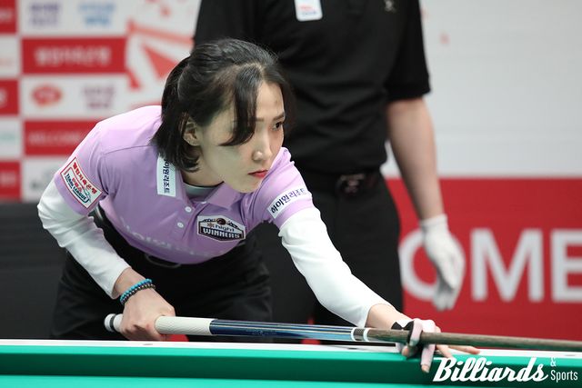 하이원리조트의 신입생 김다희는 6세트 여자단식에서 스롱 피아비(우리금융캐피탈), 한지은(에스와이), 강지은(SK렌터카), 김보미(NH농협카드) 등 여자 강호들을 연달아 꺾고 연속 승리를 거뒀다.