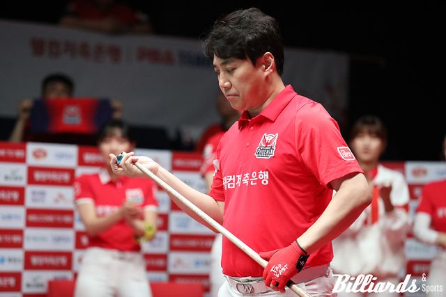 웰컴저축은행의 7세트 해결사로 활약한 김종원