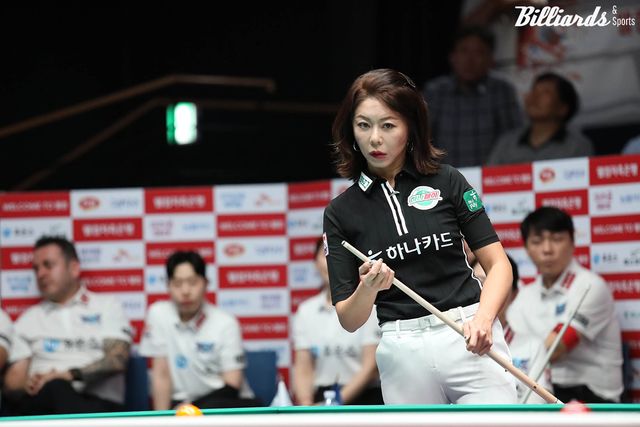 김가영은 2세트 여자복식에서 7승 1패, 혼복 1승 등 복식전 8승 1패와 6세트 여자단식에서 5승 1패 등 총 13승 2패를 기록했다.&nbsp;