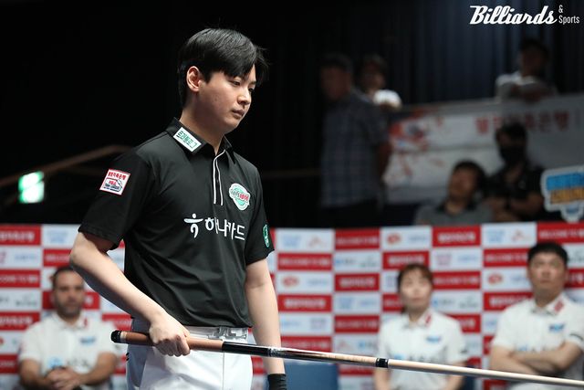 신정주는 1라운드에서 단식전 3세트 2패, 5세트 2승, 7세트, 1승 등 3승 2패, 복식전도 1세트에서 3승 2패 등 총 6승 4패를 기록했다.