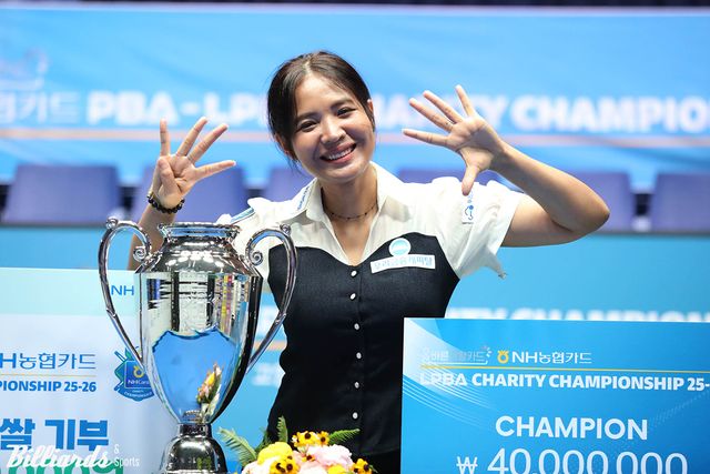 통산 9승을 달성한 스롱의 기념 촬영.