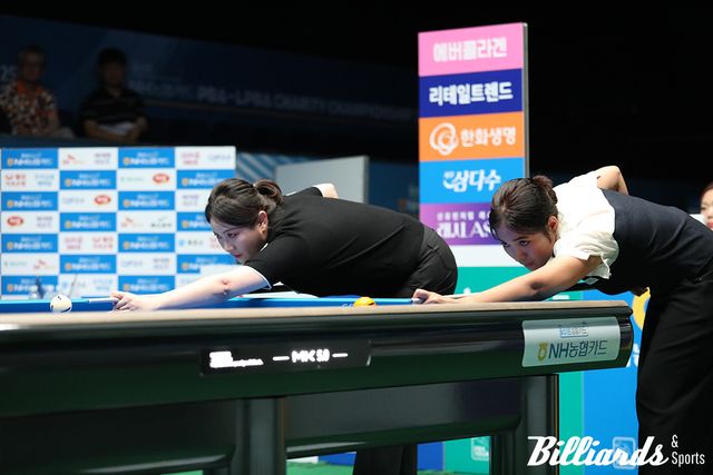 결승전 뱅킹하는 김민아와 스롱 피아비.