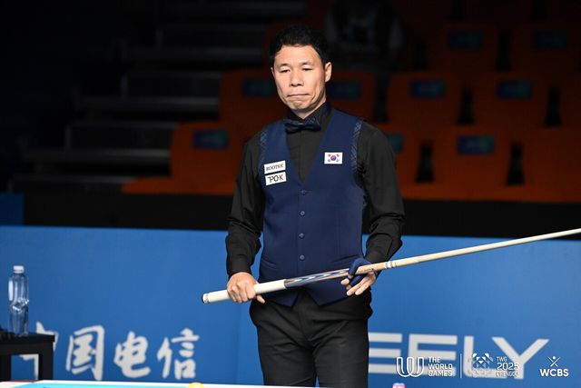 허정한(경남)은 예선 B조에서 '디펜딩 챔피언' 딕 야스퍼스(네덜란드)를 꺾는 등 2승(승점4), 애버리지 2.286을 기록해 종합 1위로 8강에 진출했다.