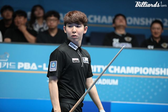 준결승에서 사이그너와 대결하는 모리 유스케(에스와이).