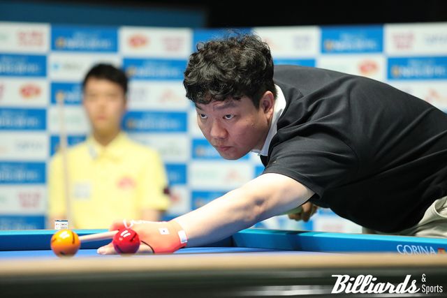 김영원과 대결하고 있는 이대웅