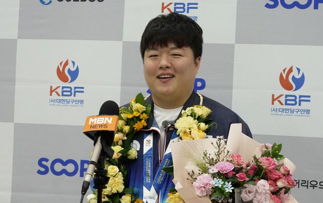 환영식 후 인터뷰 중인 조명우.