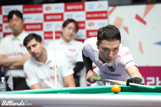 에스와이 최원준1은 1세트를 승리한 뒤 세트스코어 2-0에서 3세트를 14:11로 앞서 있었으나, 세트포인트에서 마르티네스에게 발목을 잡혀 반전이 시작됐다.