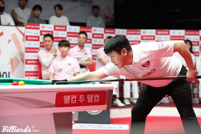 5세트 남자단식에서 3이닝 만에 모리 유스케(에스와이)를 제압한 오태준(크라운해태).